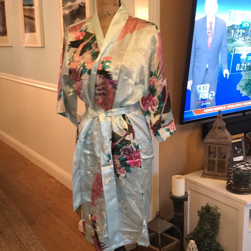 - Sweet kimono size medium. Light & soft and comfy